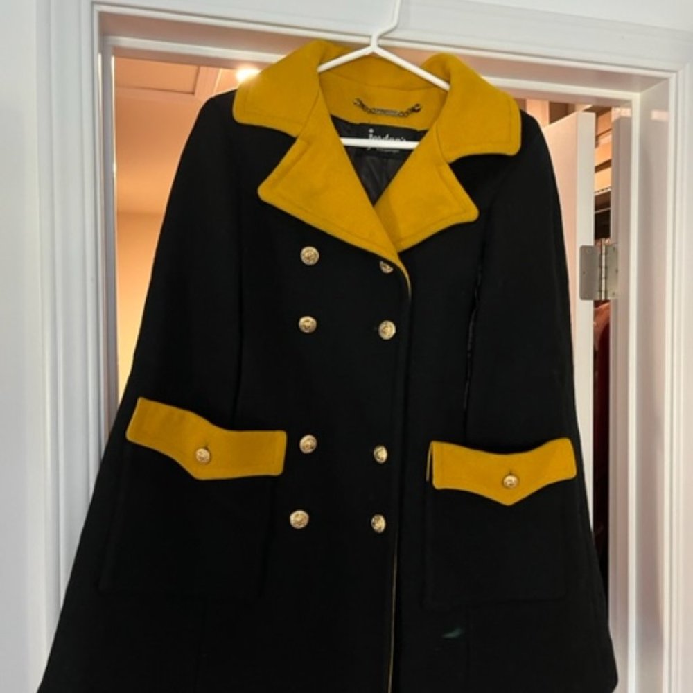 1960’s Rigamarole Jordan s Albuquerque woman s yellow and black cape